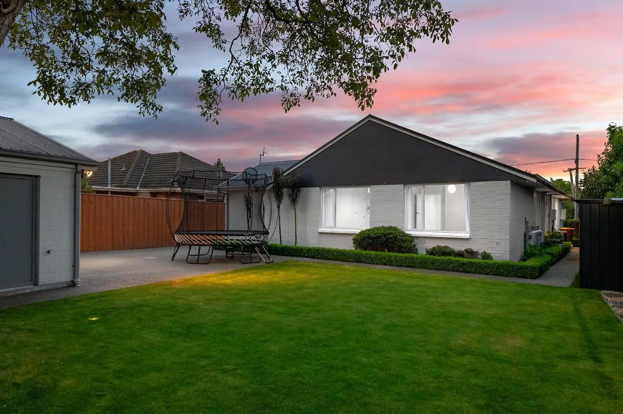 Casa vacanze Family-Friendly, Home & Garden, 4Br, By Airport, Free Parking Christchurch