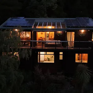 Sherwood 4-bedroom With Spectacular Views Christchurch
